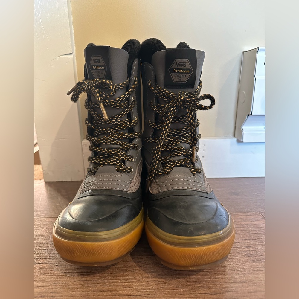 VANS snow boots